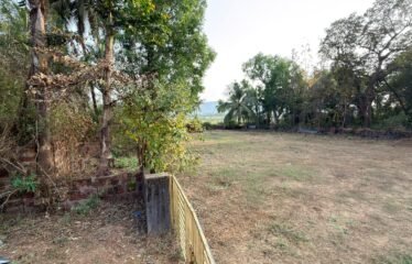Plot for sale in Tuem.